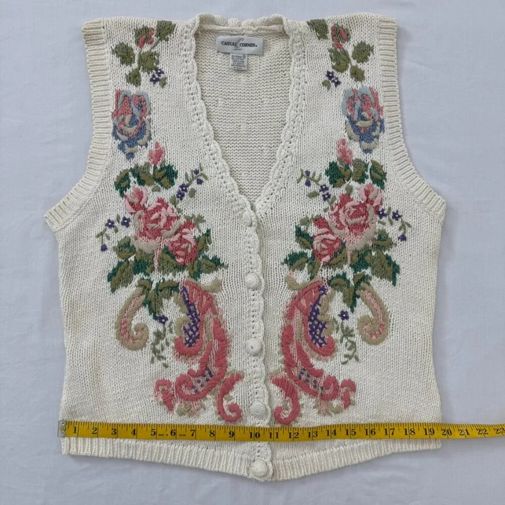 Vintage Casual Corner Women’s Floral Embroidered Knit Sweater Vest Size M - Picture 9 of 10